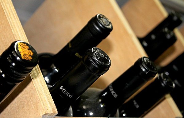 Quelles sont les précautions à prendre lors de l’achat de vin en ligne ?