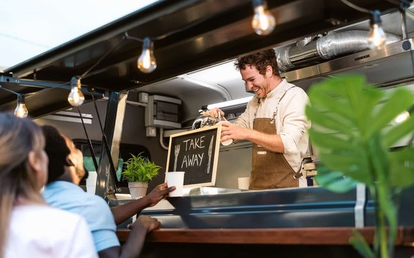 Quels sont les avantages liés à un traiteur street food ?