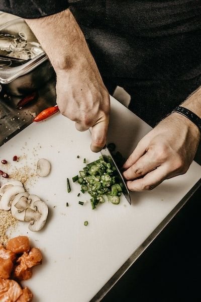 Que gagne-t-on à inscrire son enfant à un atelier de cuisine ?